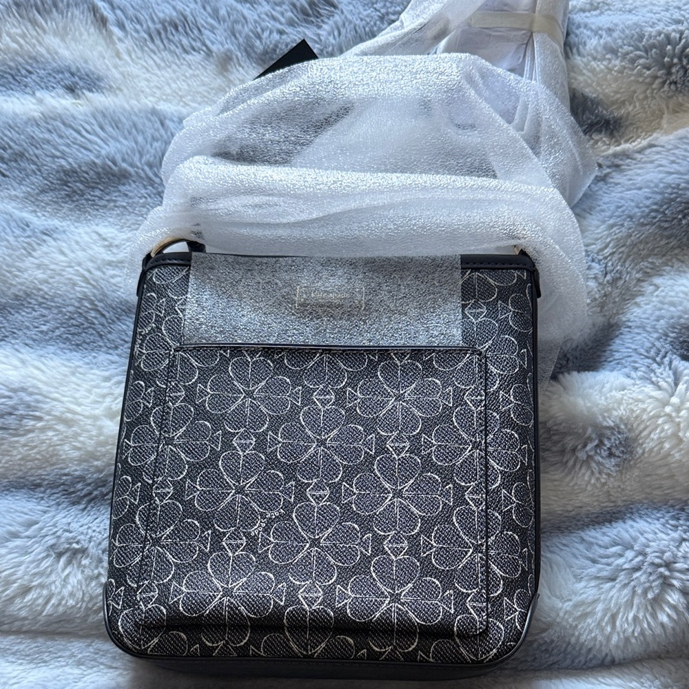 Kate Spade “Spade Flower Swing Pack”